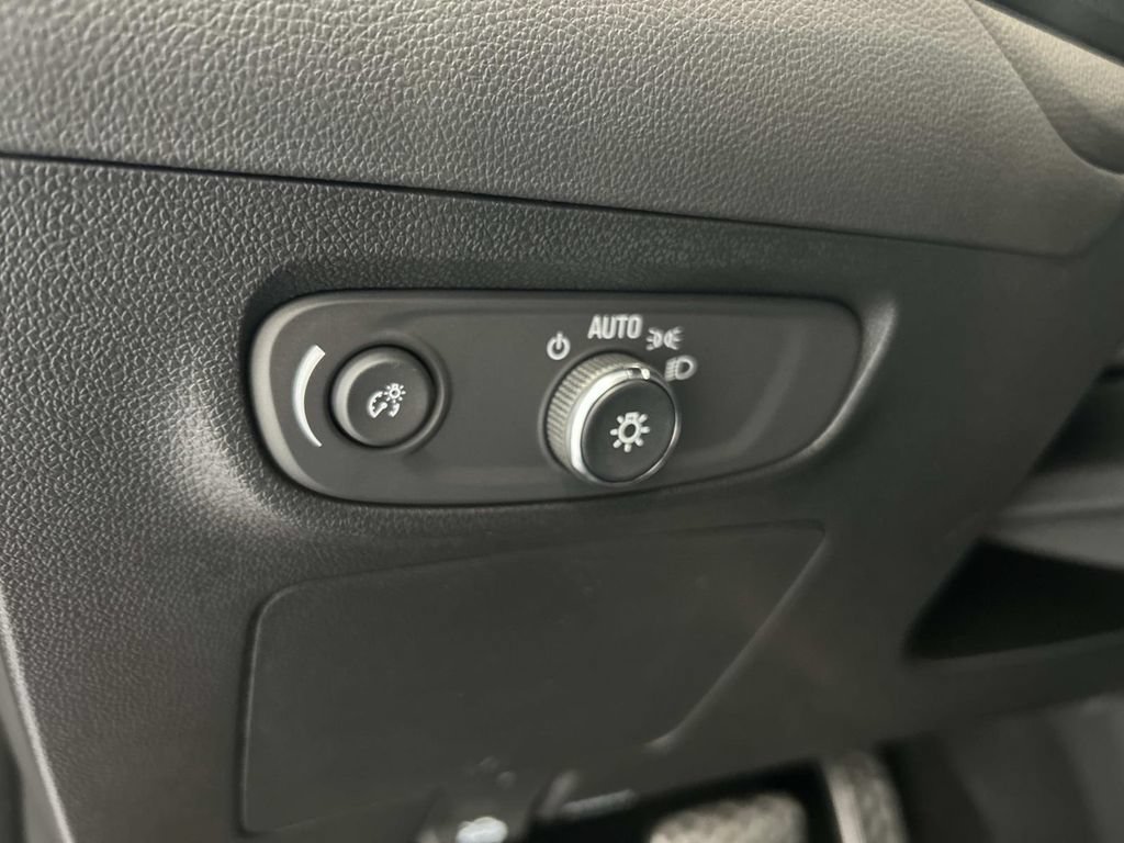 Used 2024 Buick Encore GX Sport Touring FWD image 30