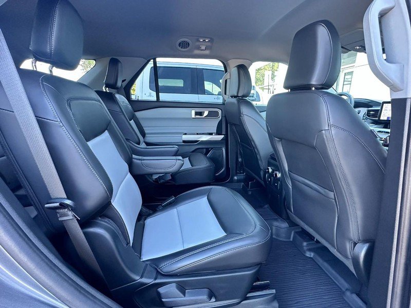 Used 2024 Ford Explorer XLT w/ Equipment Group 202A AWD/4WD image 13