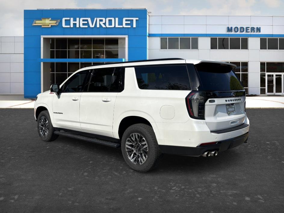 Used 2025 Chevrolet Suburban Z71 w/ Comfort Package image 3
