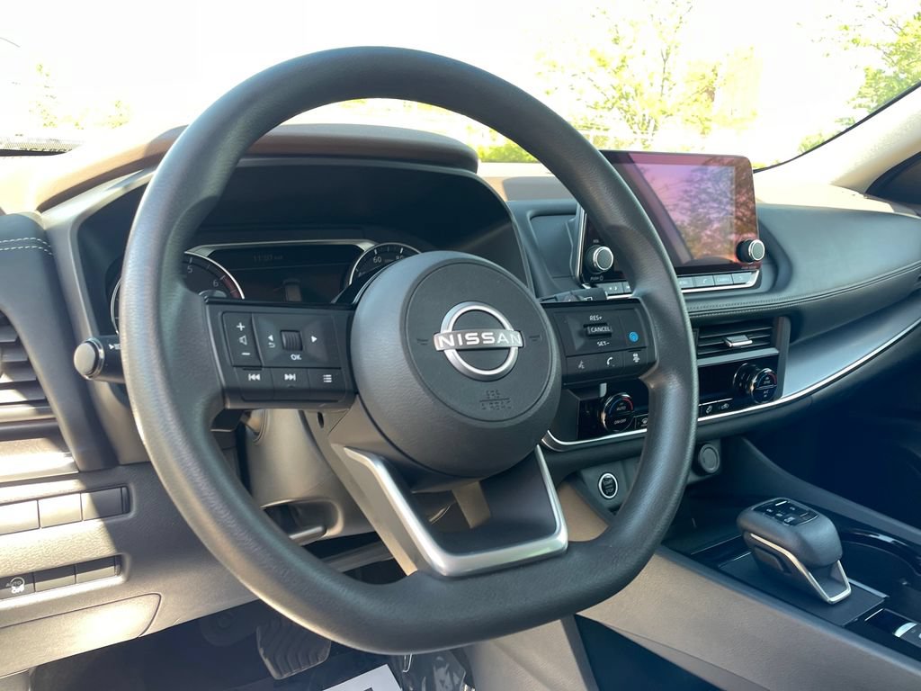 Used 2023 Nissan Rogue SV AWD/4WD image 16