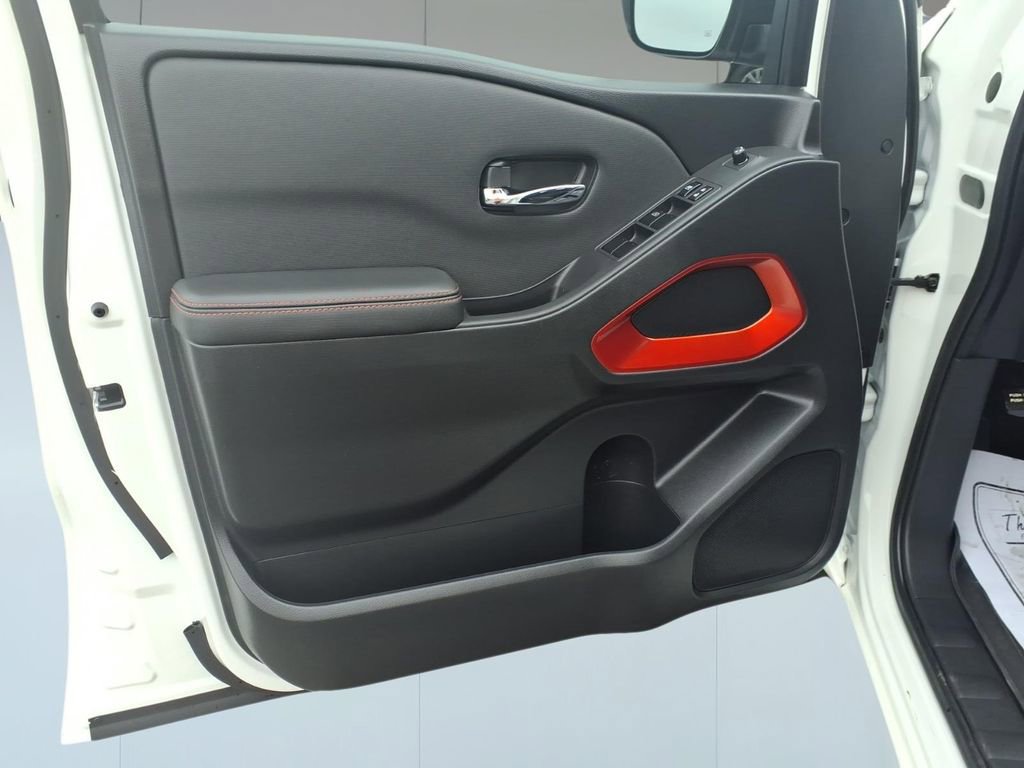 Used 2024 Nissan Frontier PRO-4X w/ Pro Convenience Package image 11