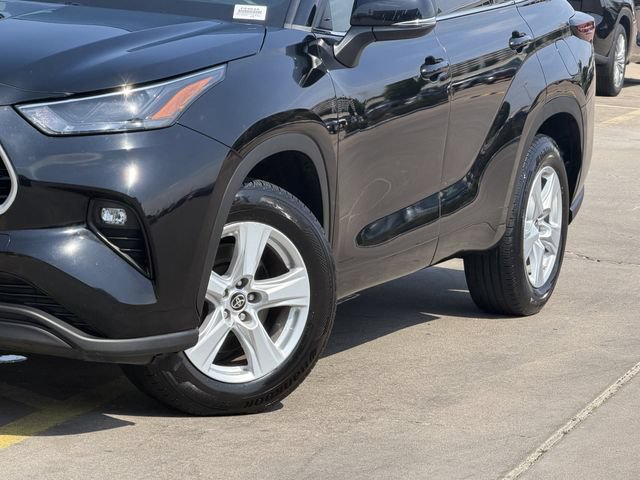 Certified 2024 Toyota Highlander LE FWD image 3