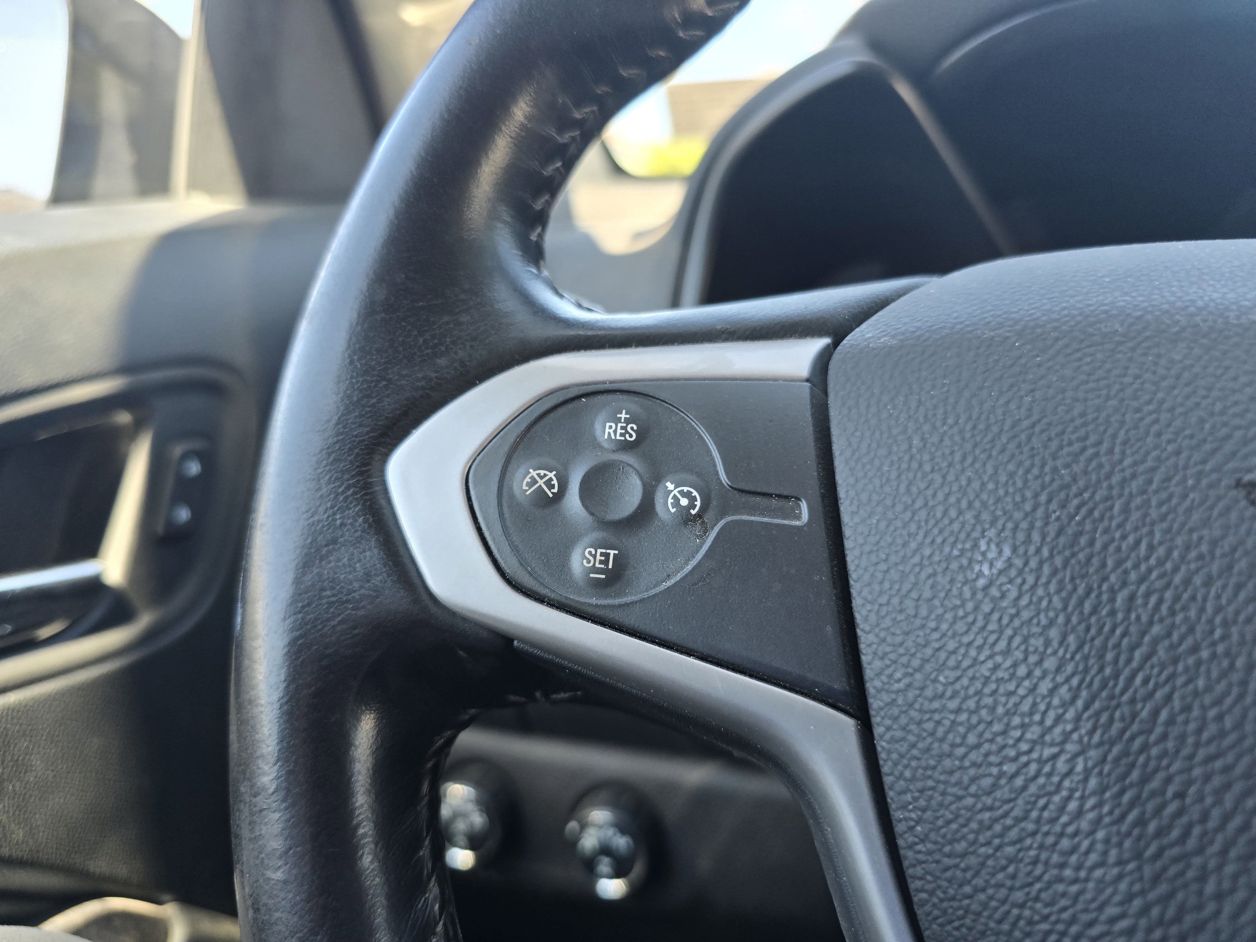 Used 2022 Chevrolet Colorado LT w/ LT Convenience Package AWD/4WD image 15