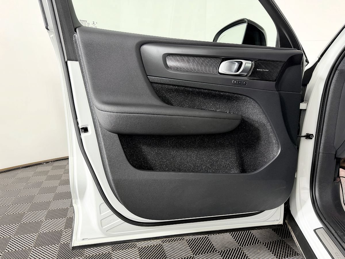 Used 2021 Volvo XC40 P8 Recharge w/ Advanced Package AWD/4WD image 58
