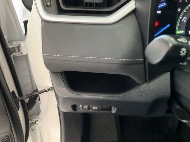 Used 2023 Toyota RAV4 XLE AWD/4WD image 8