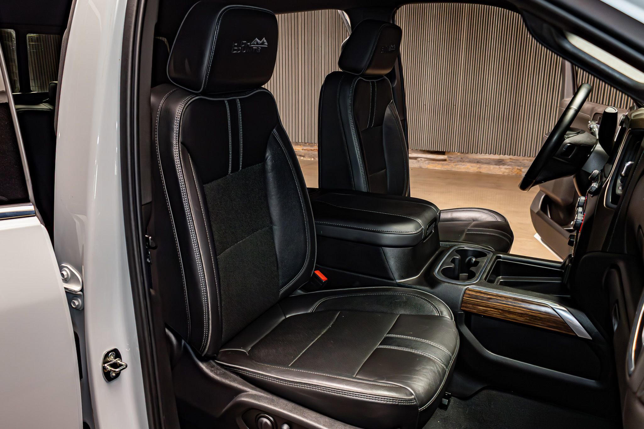 Used 2023 Chevrolet Silverado 3500 High Country image 29