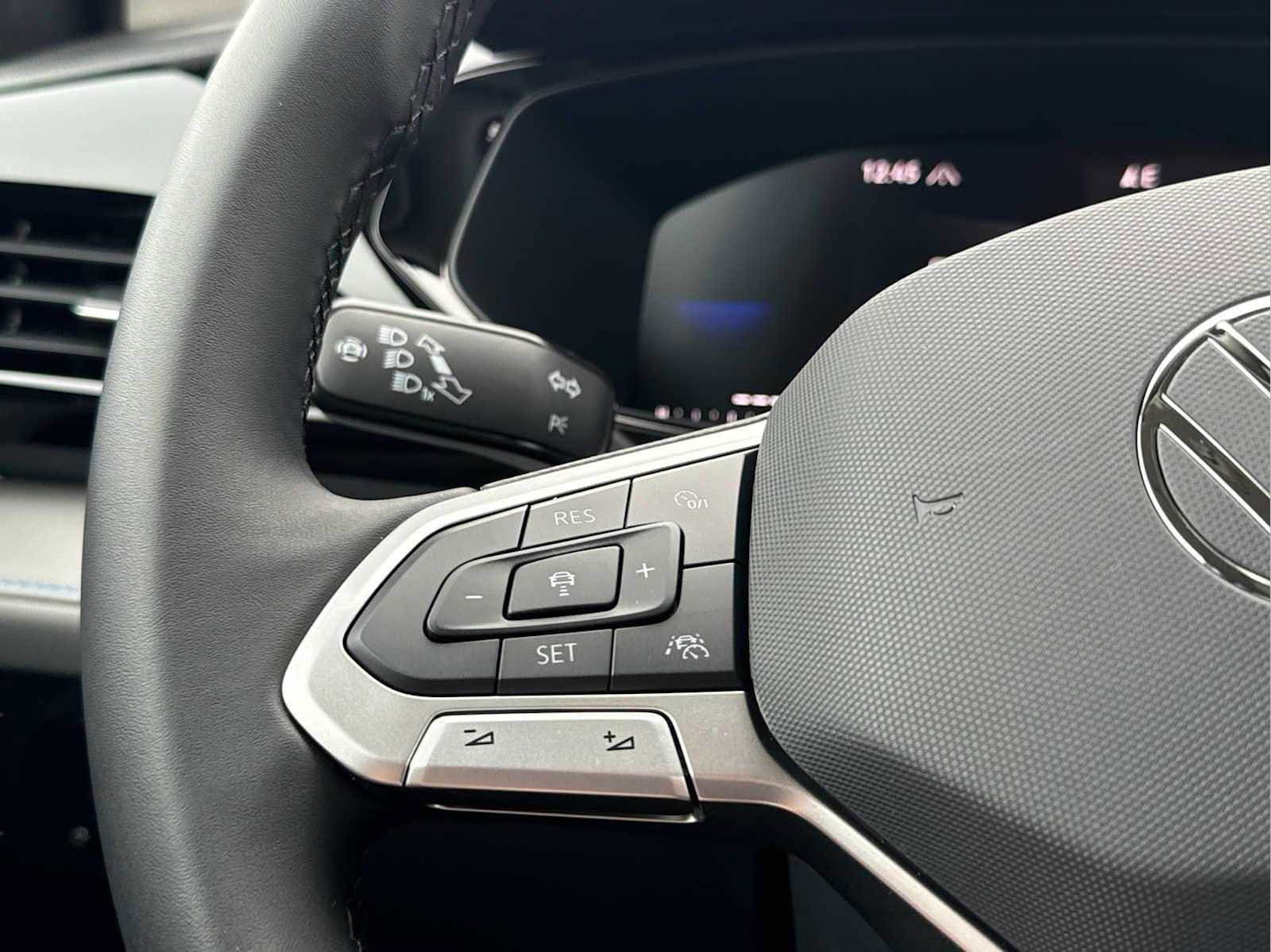 Certified 2024 Volkswagen Taos SE image 27