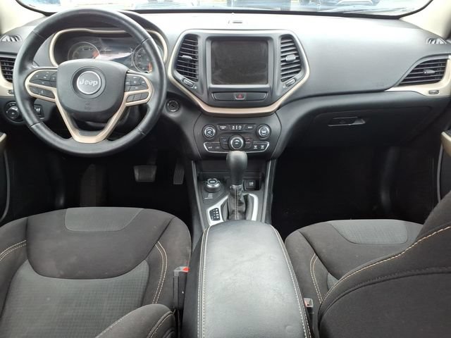 Used 2017 Jeep Cherokee Latitude w/ Cold Weather Group AWD/4WD image 11