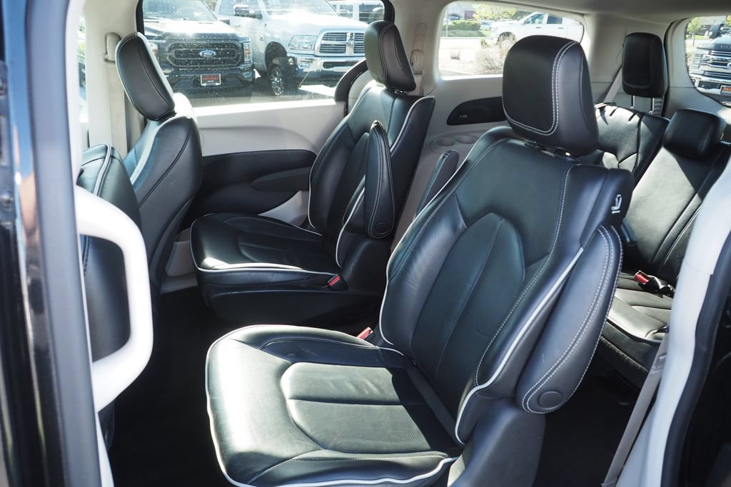 Used 2023 Chrysler Pacifica Limited FWD image 16