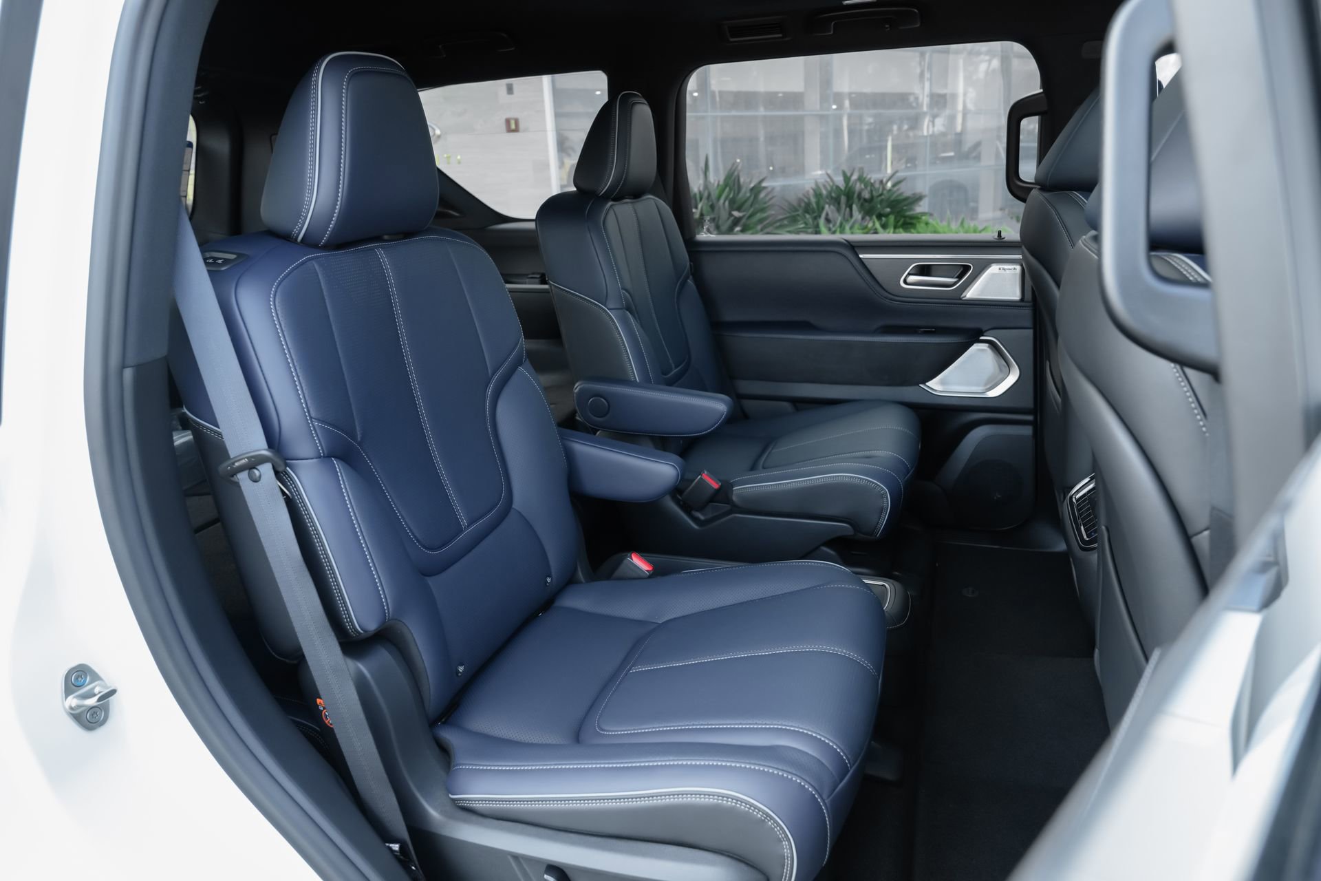 New 2026 INFINITI QX80 4WD w/ Sport Exterior Package image 30