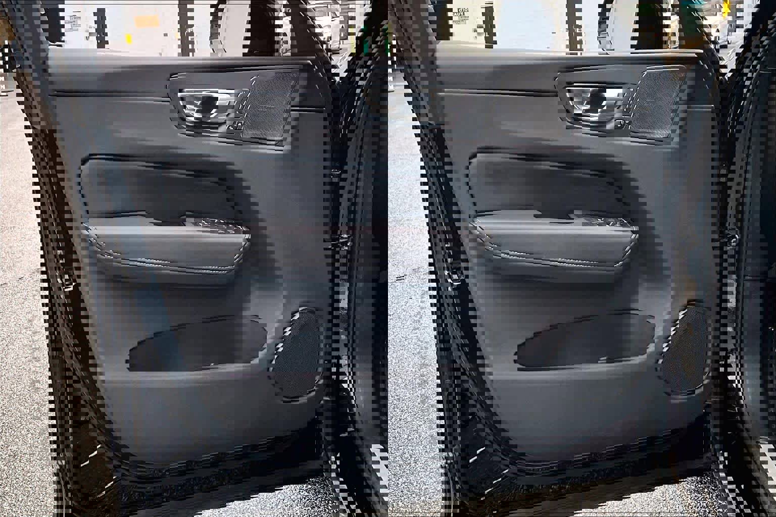 Used 2024 Volvo XC60 T8 Ultimate image 21