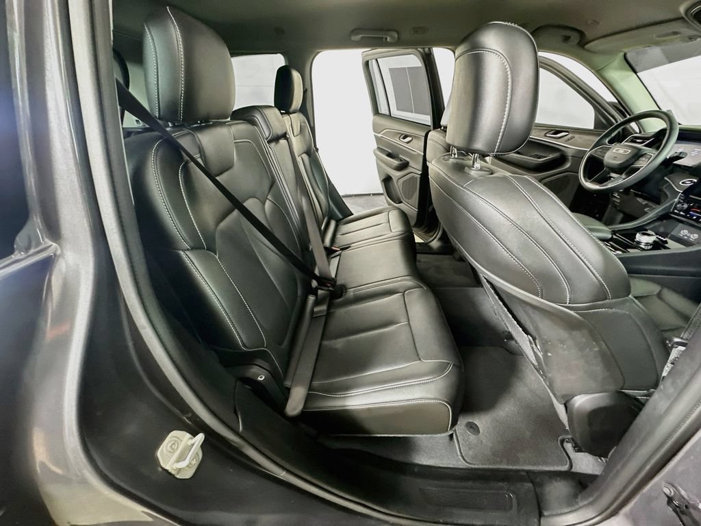 Used 2023 Jeep Grand Cherokee Limited RWD image 12