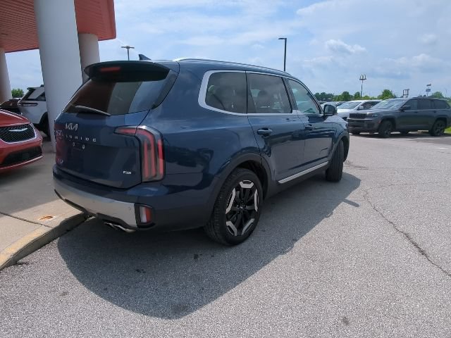 Used 2023 Kia Telluride EX w/ EX Captain's Chair Package AWD/4WD image 33