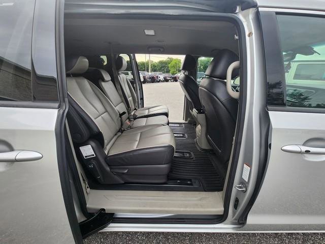 Used 2017 Kia Sedona EX FWD image 20