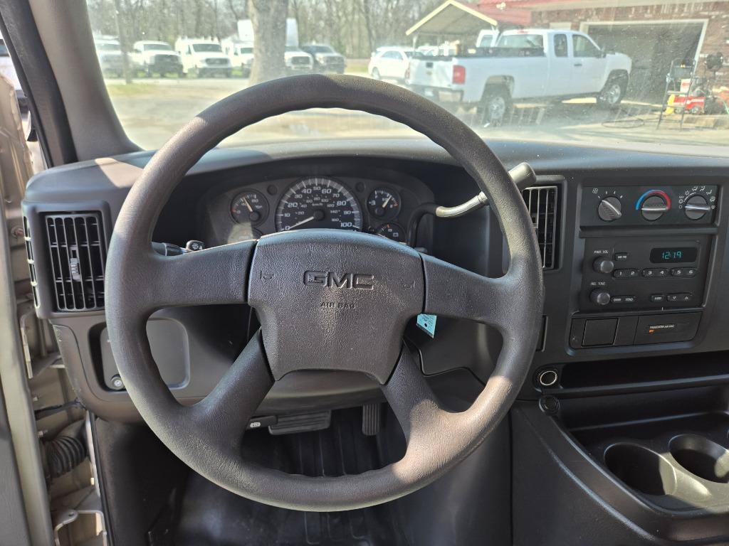 Used 2006 GMC Savana 1500 Passenger RWD image 31