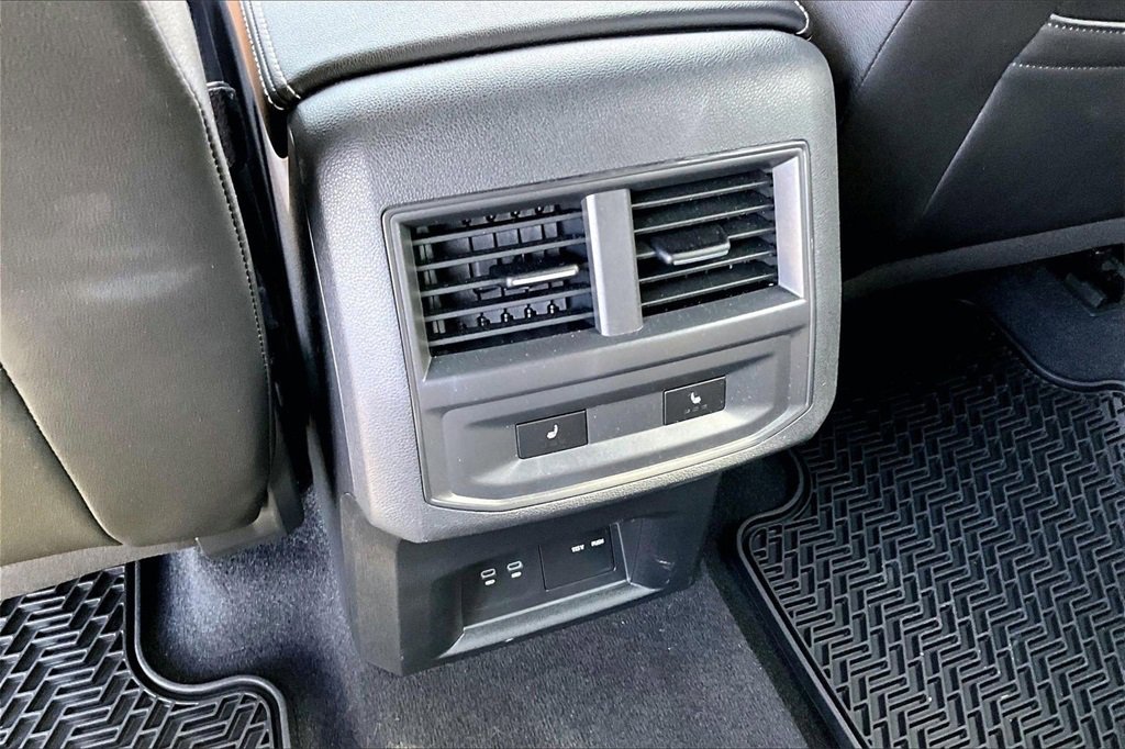 Certified 2023 Volkswagen Atlas Cross Sport SEL Premium R-Line image 18