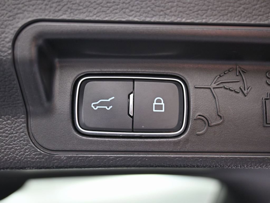 Used 2023 Ford Explorer Limited image 16