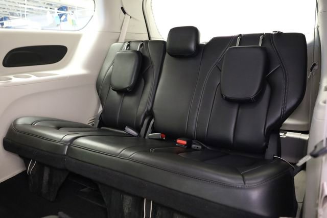 Used 2023 Chrysler Pacifica Touring-L image 32