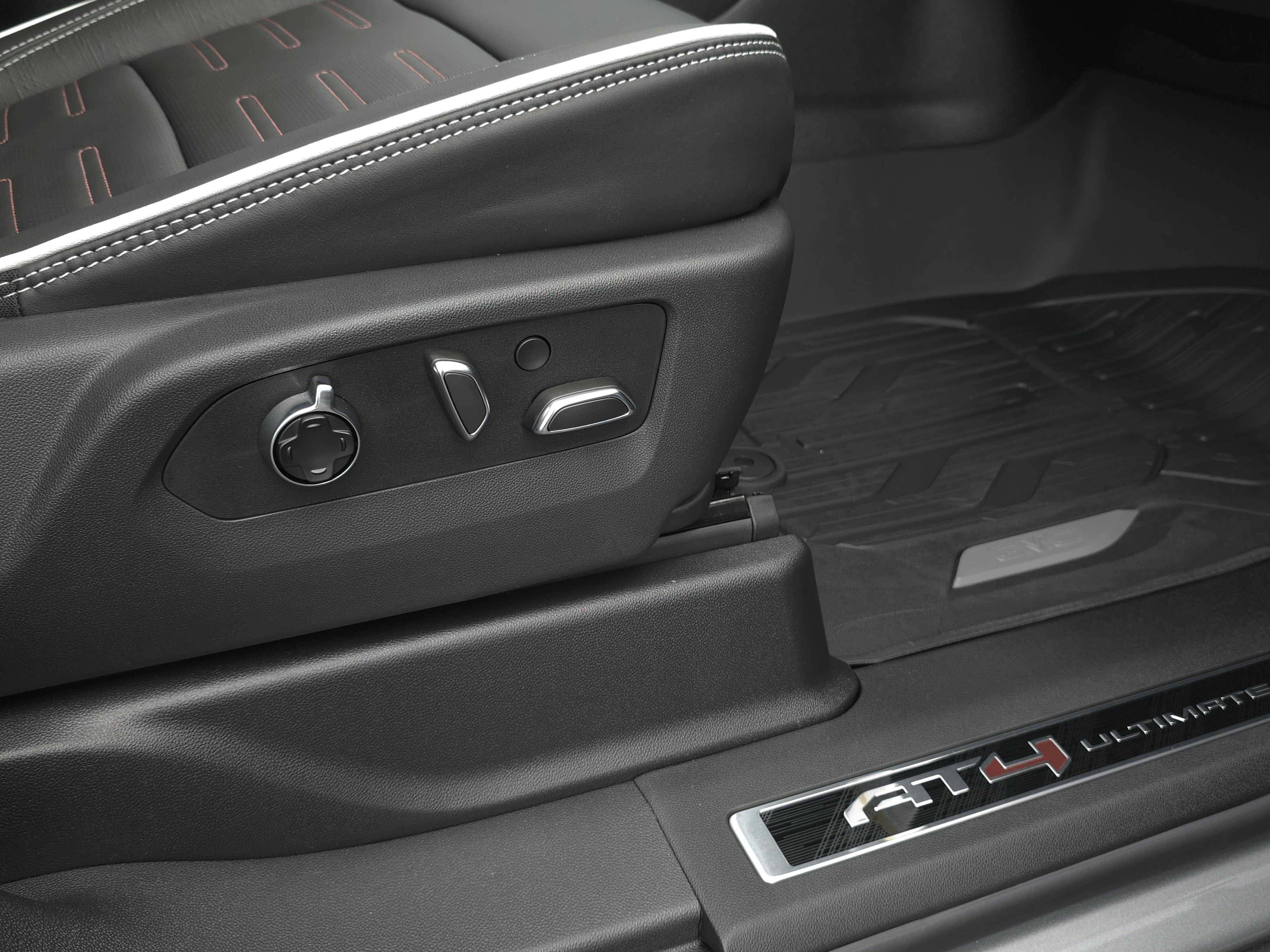 New 2026 GMC Yukon XL AT4 Ultimate w/ LPO, Floor Liner Package AWD/4WD image 58