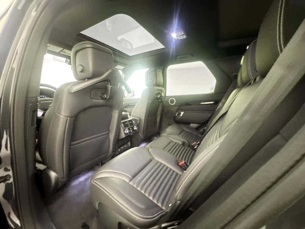 New 2026 Land Rover Discovery S AWD/4WD image 23