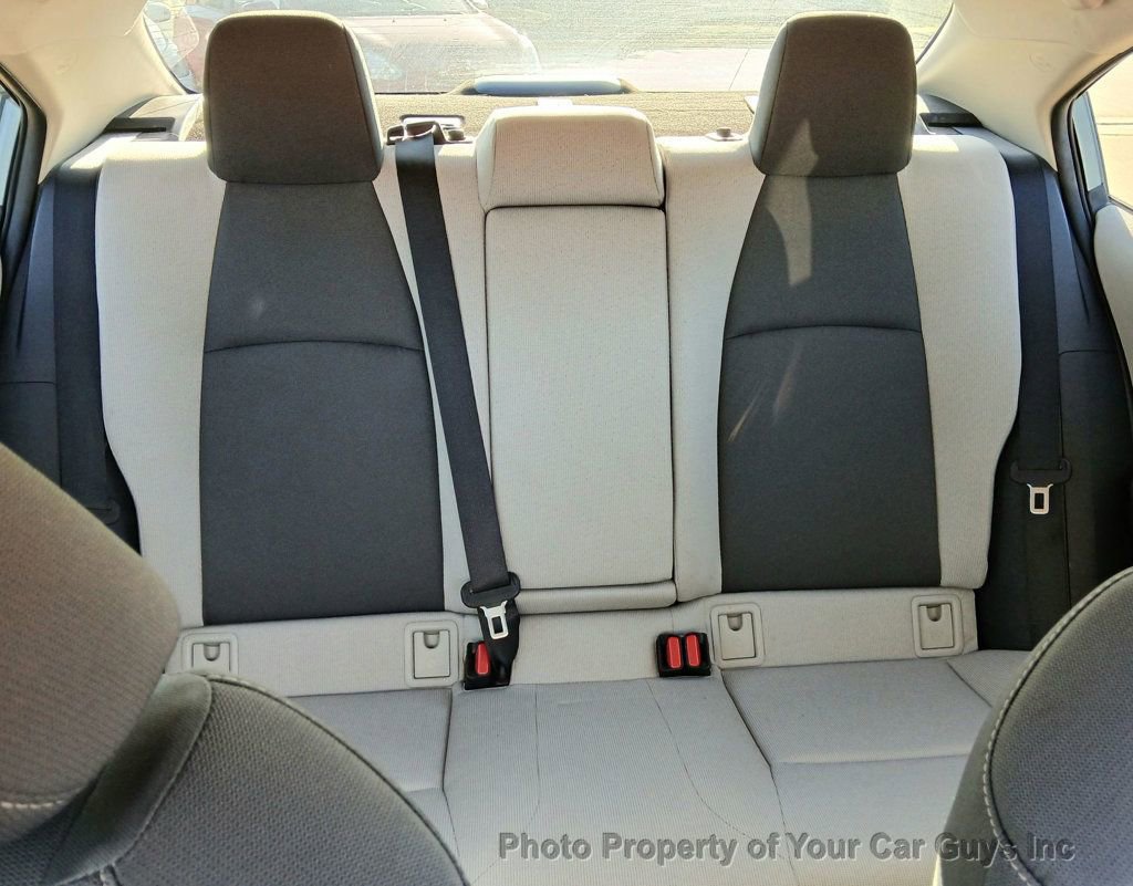 Used 2022 Toyota Corolla LE image 12