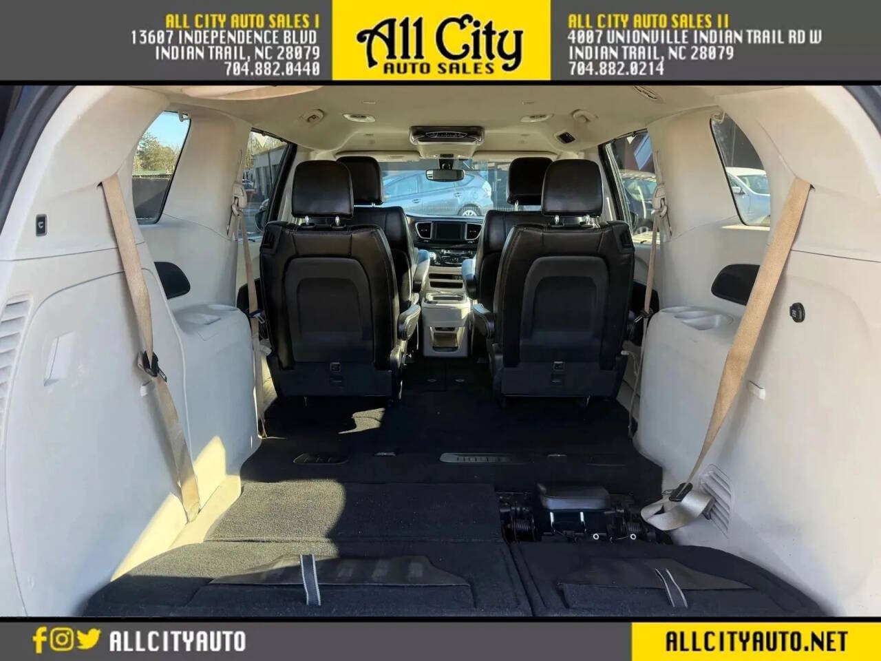 Used 2020 Chrysler Voyager Lxi FWD image 32