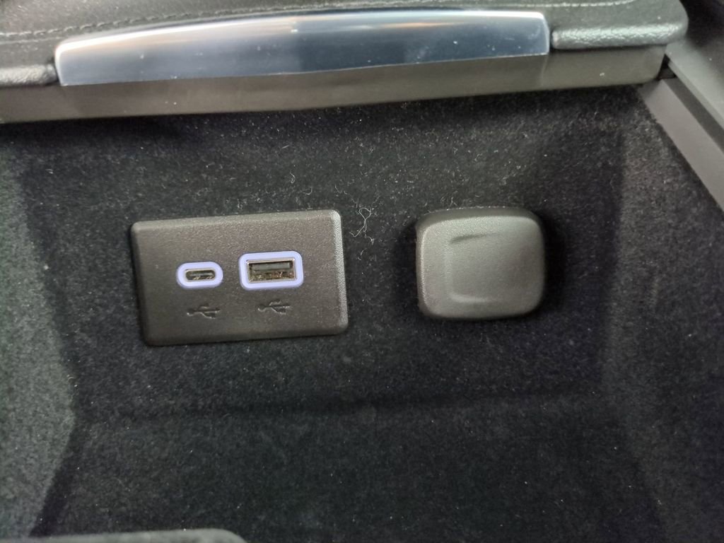 Used 2024 Cadillac XT4 Premium Luxury w/ Technology Package image 28