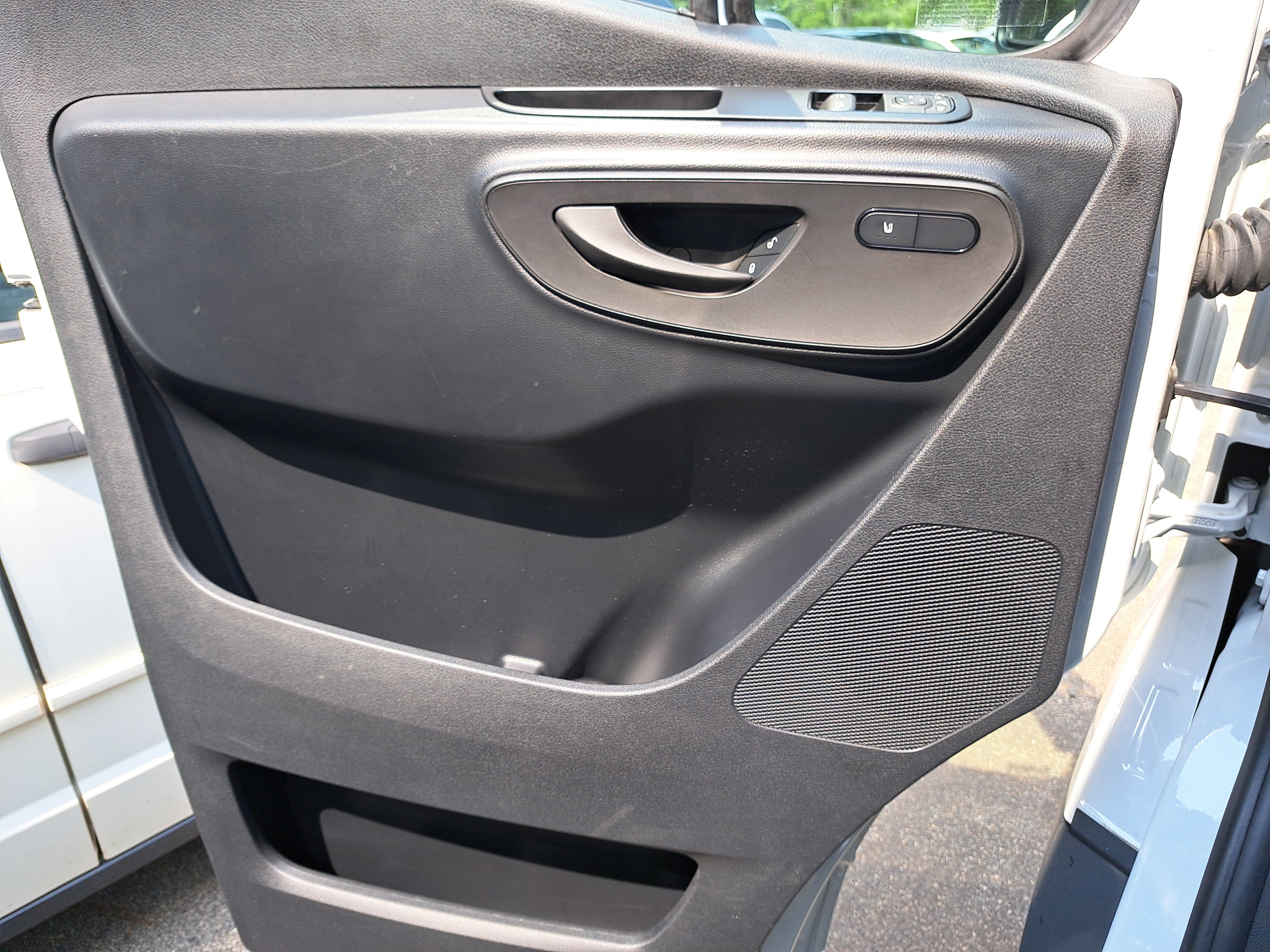 Used 2024 Mercedes-Benz eSprinter 170 Cargo image 28