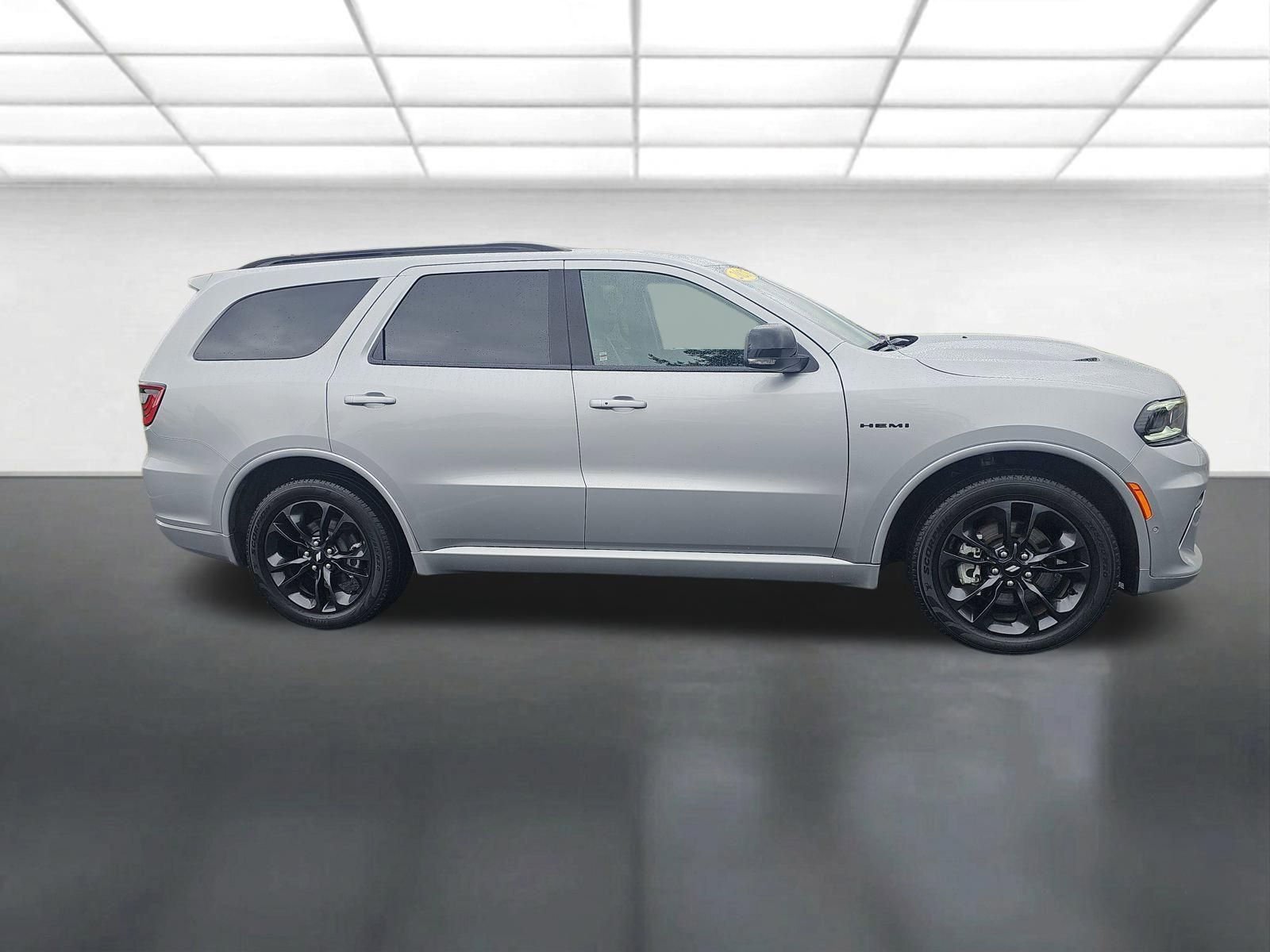 Certified 2025 Dodge Durango R/T w/ Blacktop Package AWD/4WD image 2