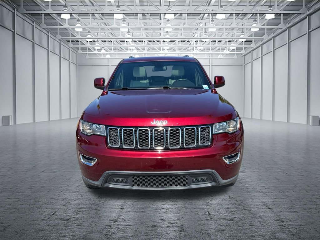 Used 2018 Jeep Grand Cherokee Laredo AWD/4WD image 2