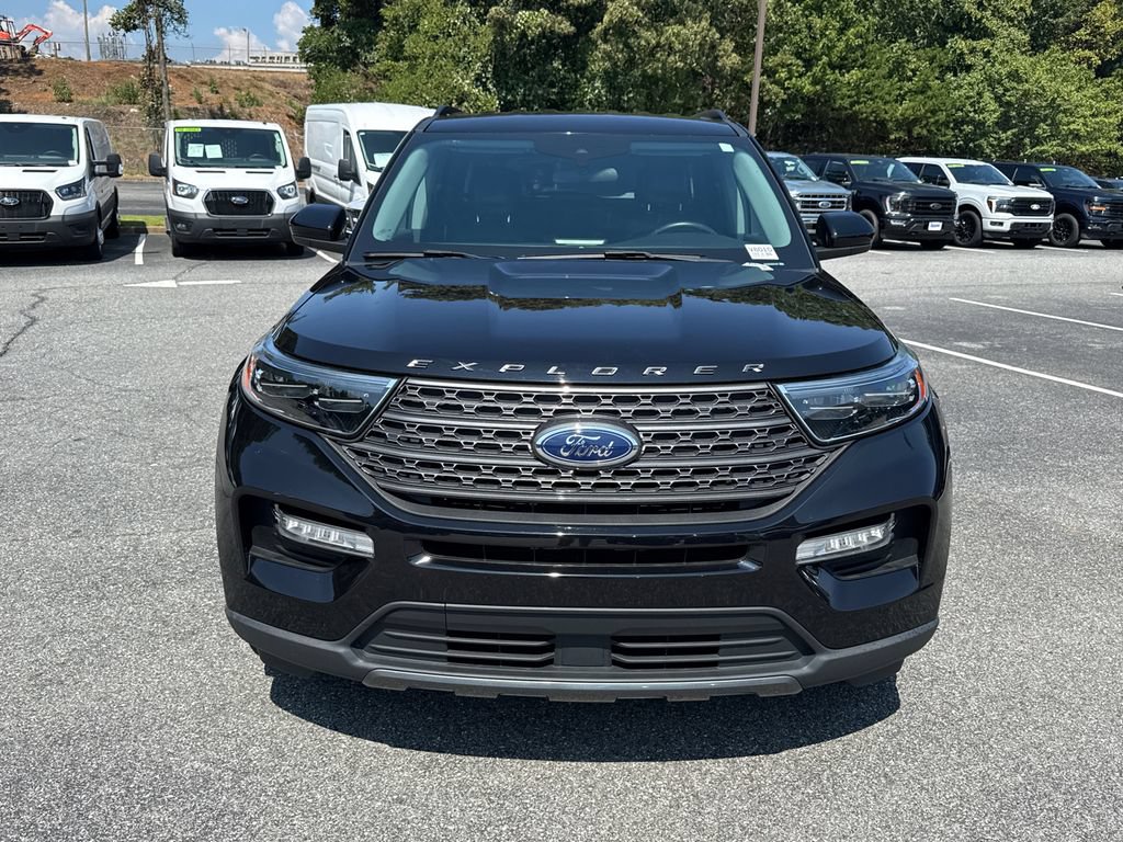 Used 2024 Ford Explorer XLT w/ Equipment Group 202A AWD/4WD image 2