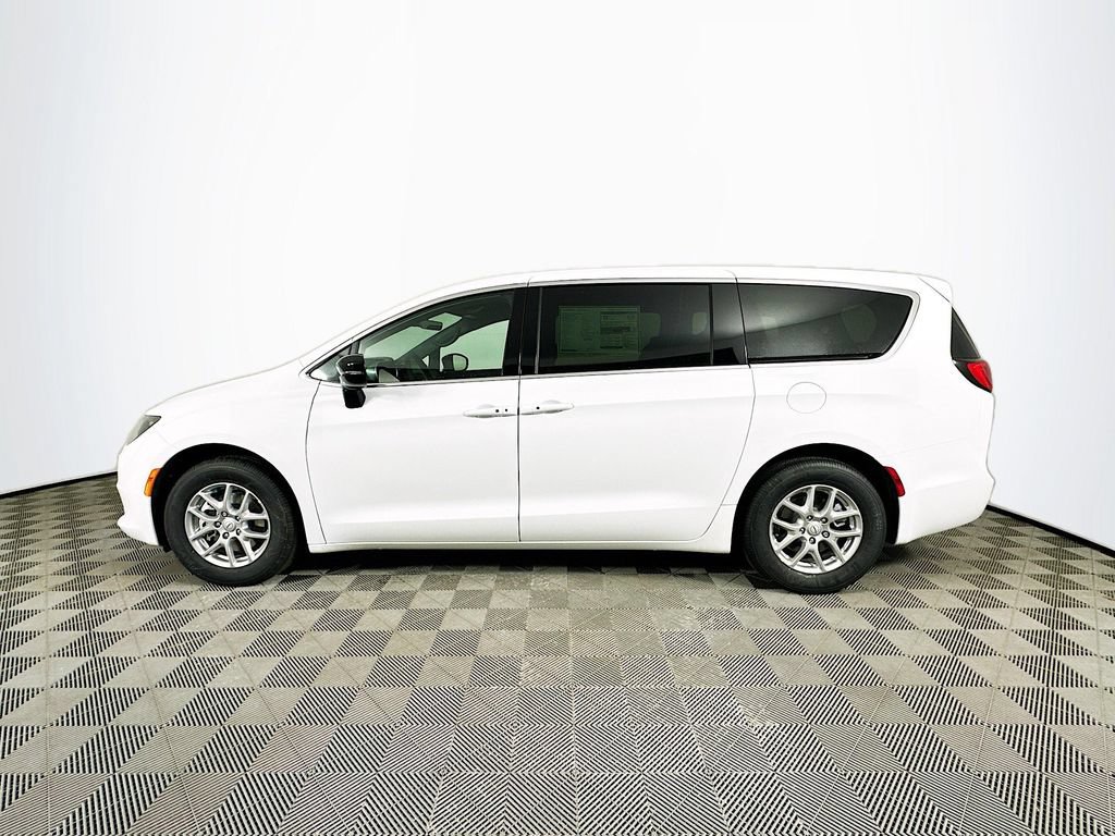 New 2026 Chrysler Voyager LX FWD image 5