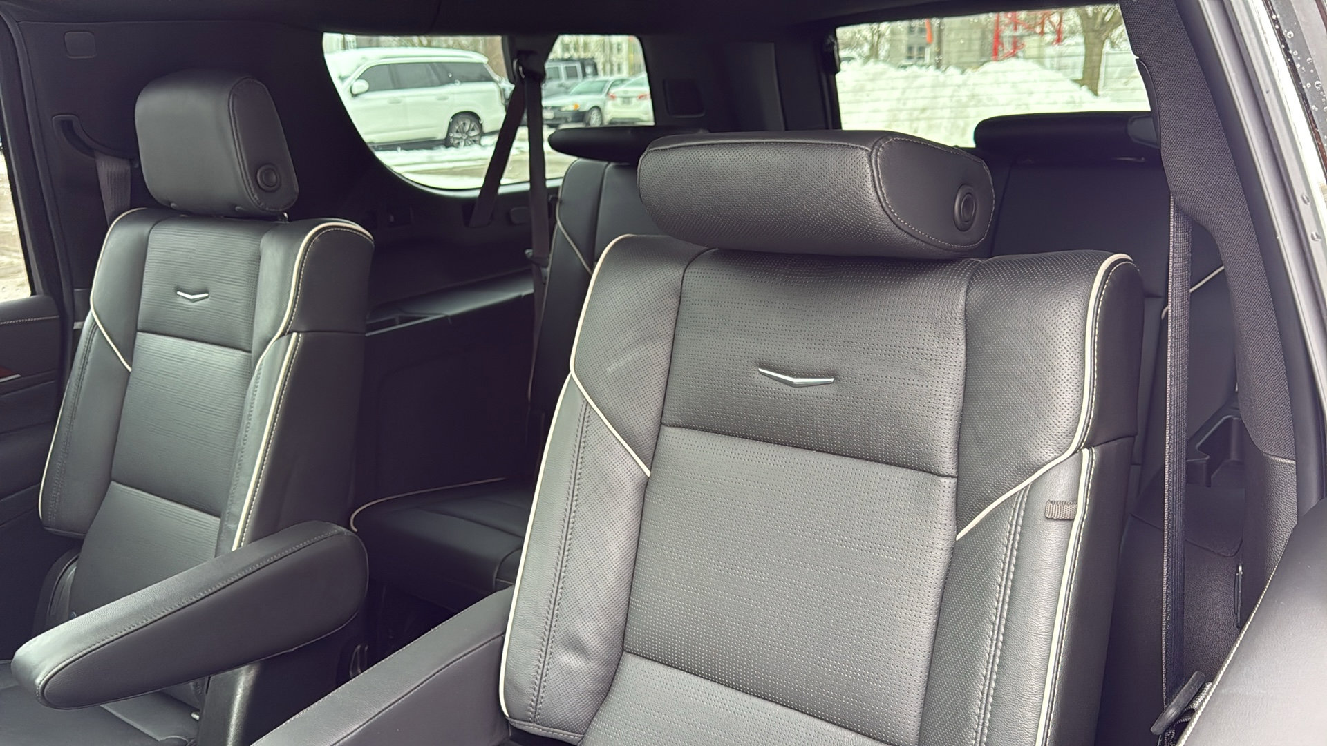 Used 2021 Cadillac Escalade ESV Premium Luxury w/ Performance Package image 27