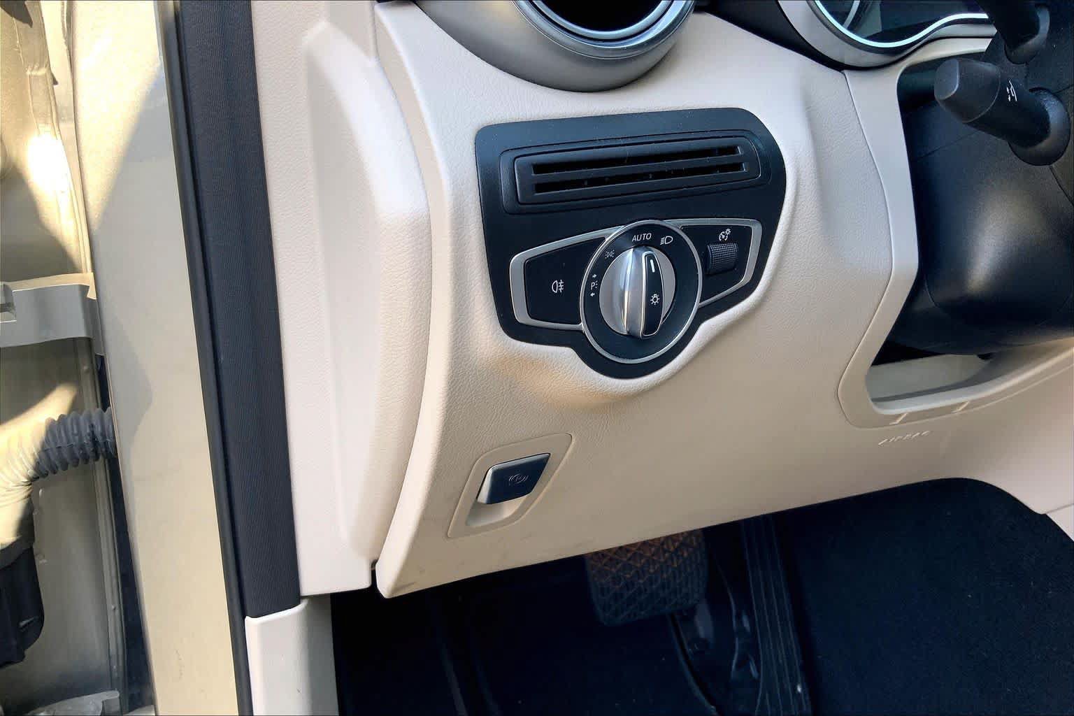 Used 2021 Mercedes-Benz GLC 300 image 33