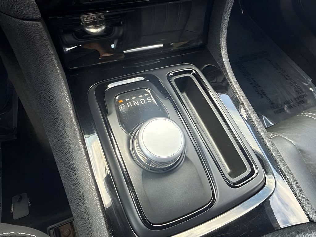 Used 2019 Chrysler 300 S RWD image 9