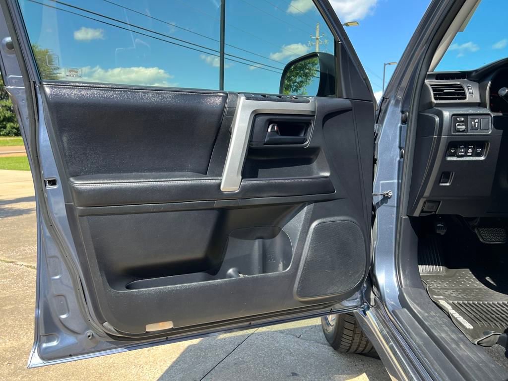 Used 2013 Toyota 4Runner Limited image 11