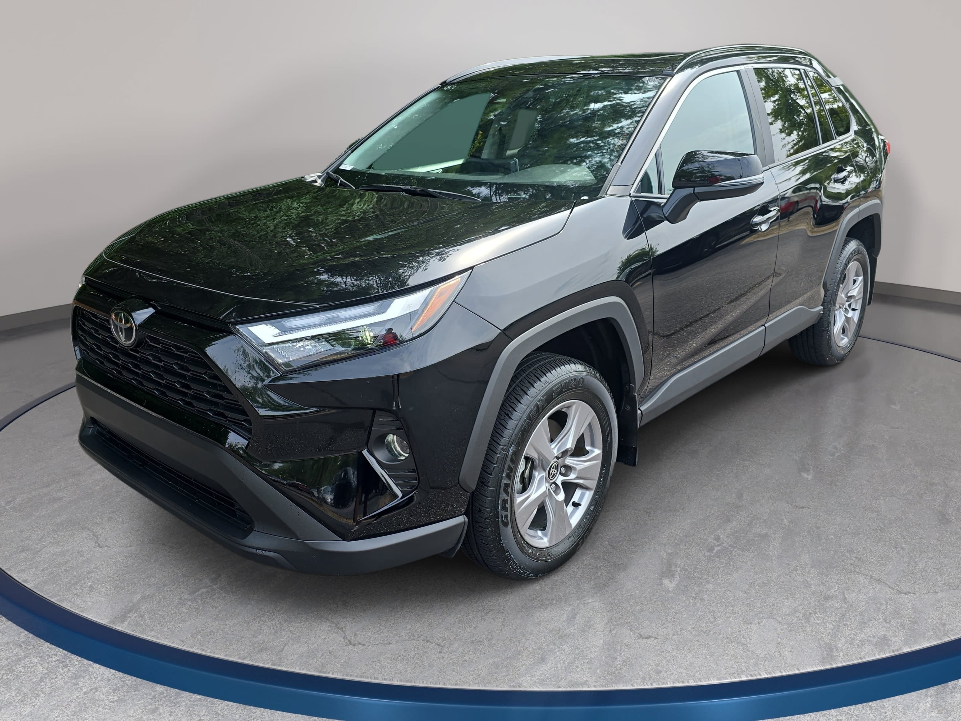 Used 2025 Toyota RAV4 XLE w/ Convenience Package FWD video 1