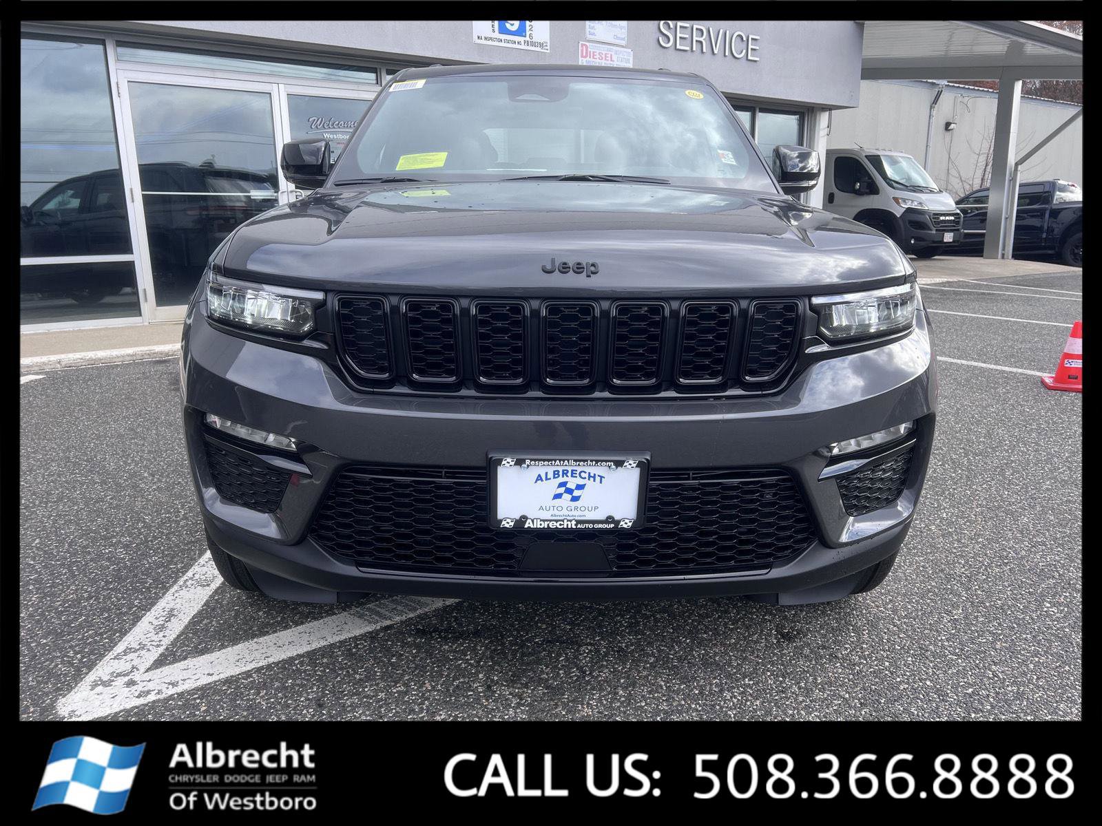 New 2025 Jeep Grand Cherokee Limited w/ Black Appearance Package image 8