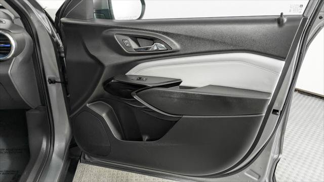 Used 2025 Chevrolet Trax LT w/ LT Convenience Package FWD image 22