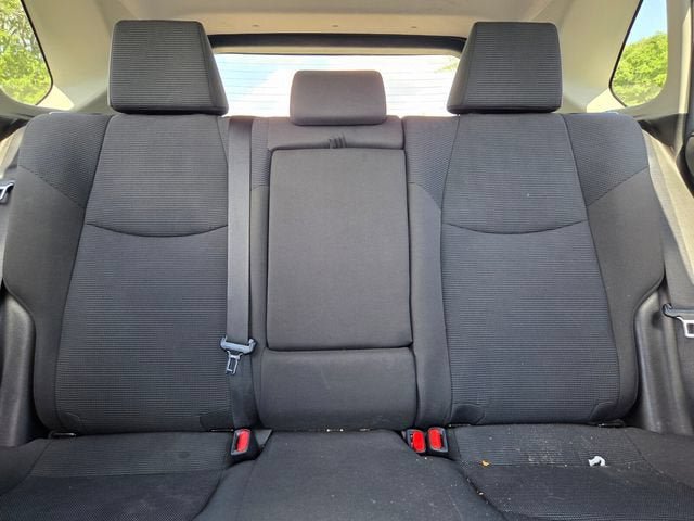 Used 2022 Toyota RAV4 LE AWD/4WD image 11