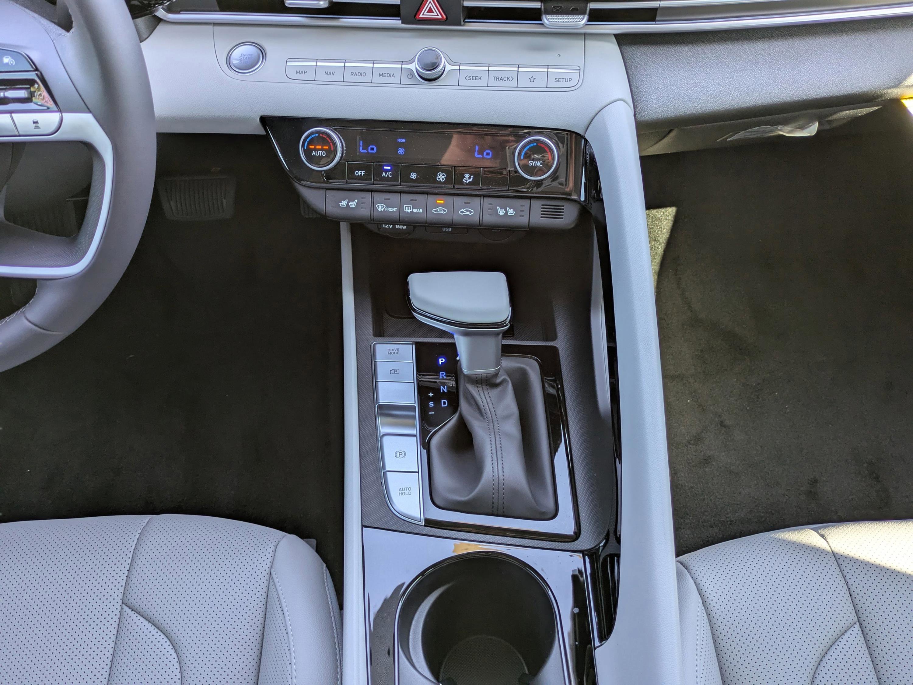 Used 2025 Hyundai Elantra Limited image 15