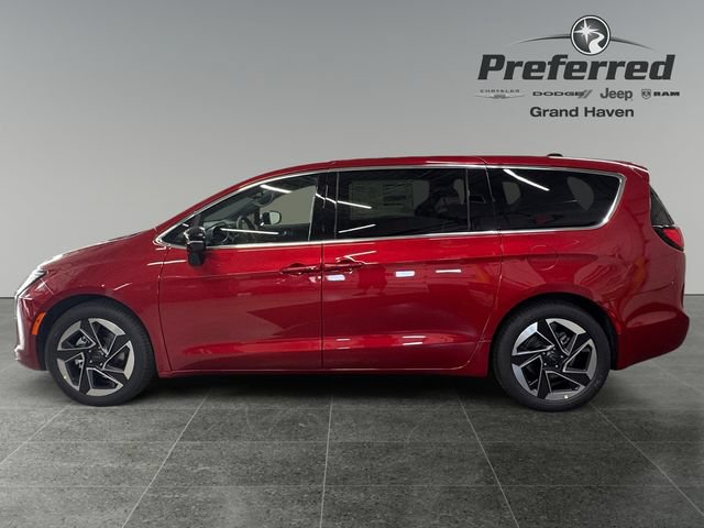 Used 2027 Chrysler Pacifica Limited FWD image 11