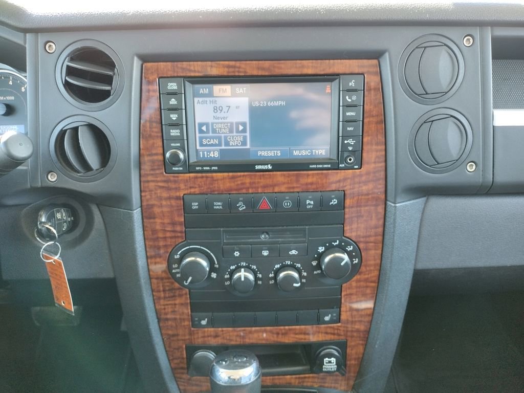 Used 2008 Jeep Commander Limited w/ Trailer Tow Group IV image 3