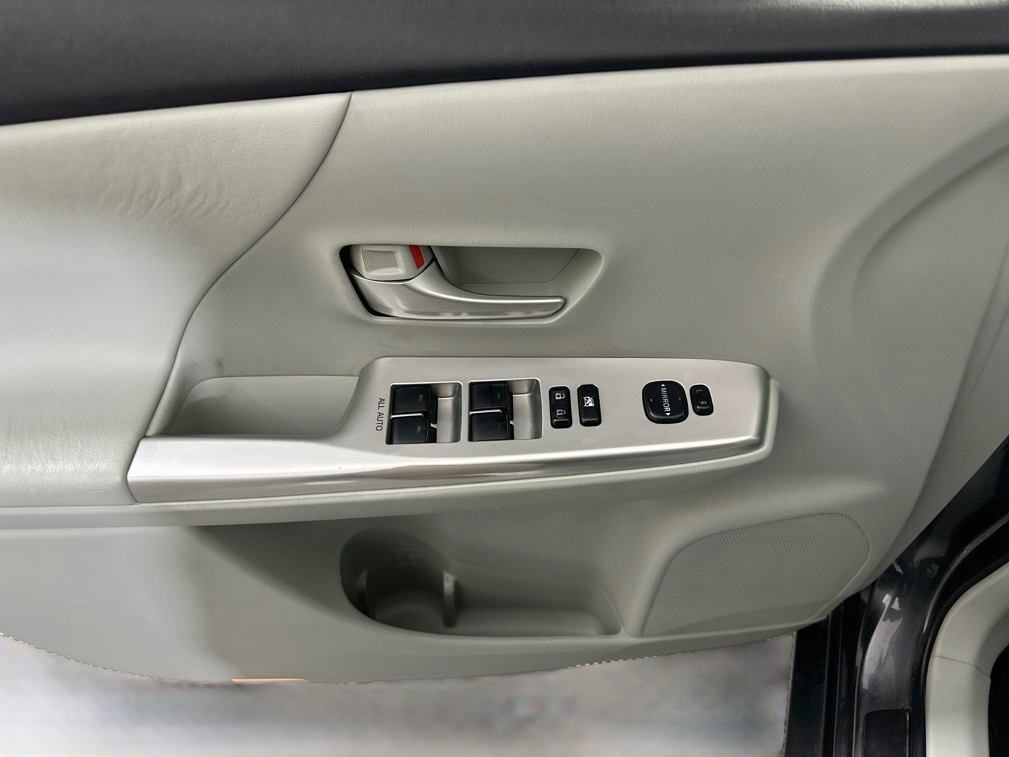 Used 2013 Toyota Prius V Five FWD image 15