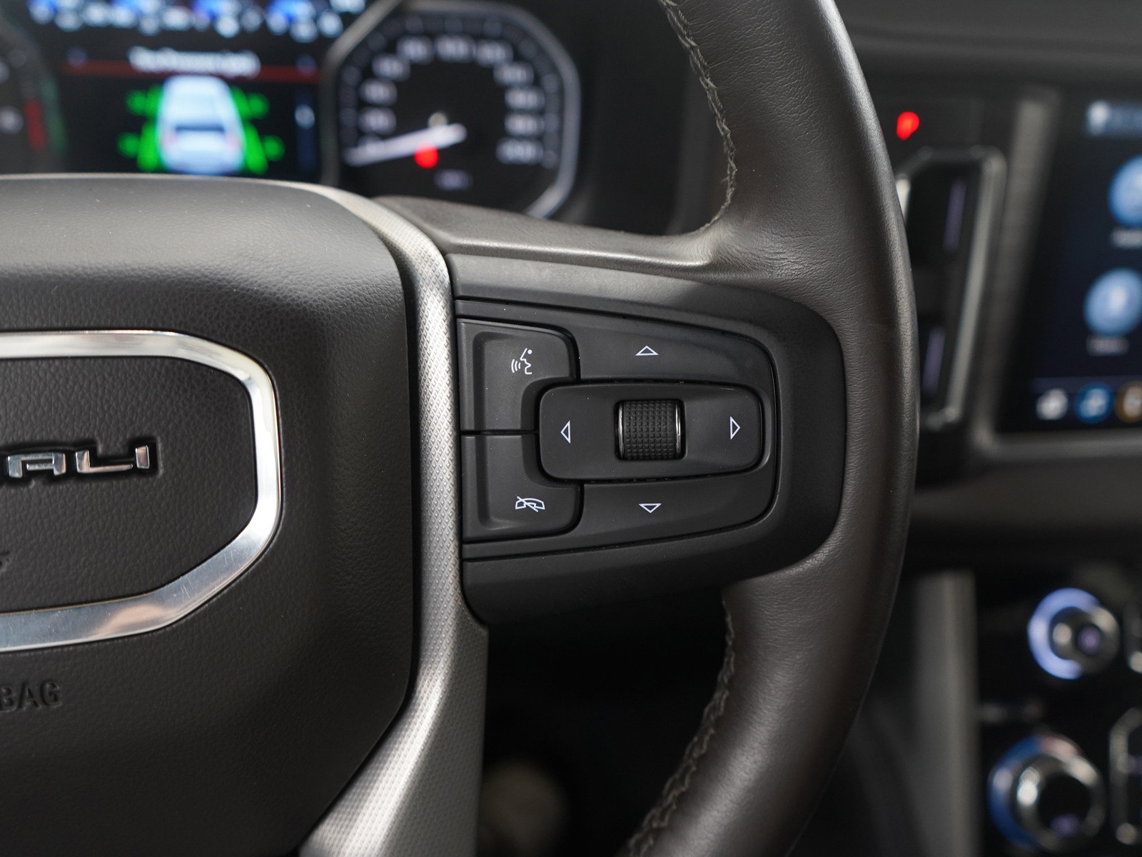 Used 2021 GMC Yukon XL Denali image 28