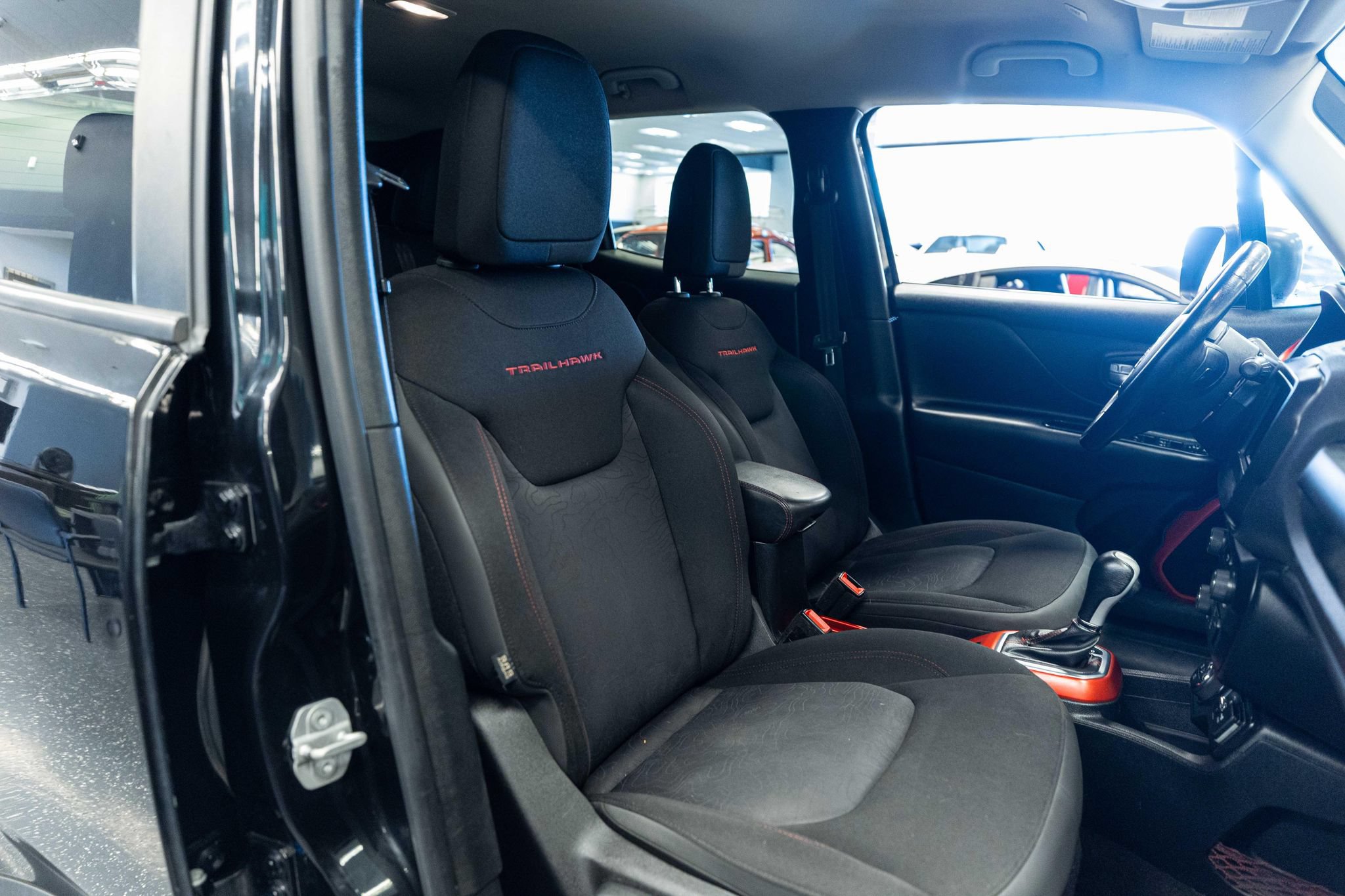Used 2019 Jeep Renegade Trailhawk w/ Cold Weather Group II AWD/4WD image 15