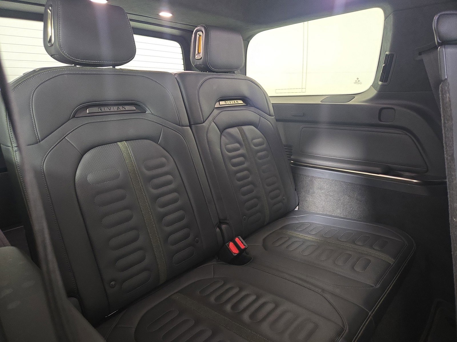 Used 2022 Rivian R1S Launch Edition image 25