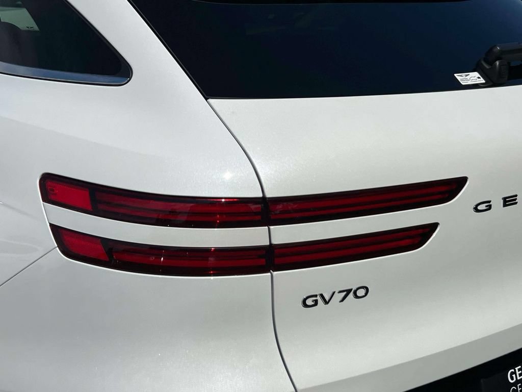 Certified 2026 Genesis GV70 2.5T Advanced AWD/4WD image 10