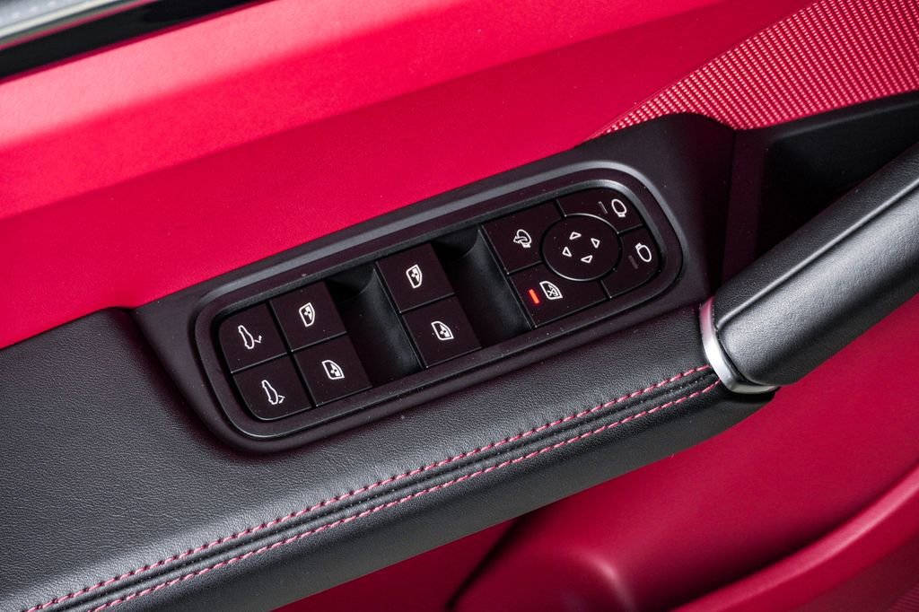 Certified 2023 Porsche Cayenne Platinum Edition image 26