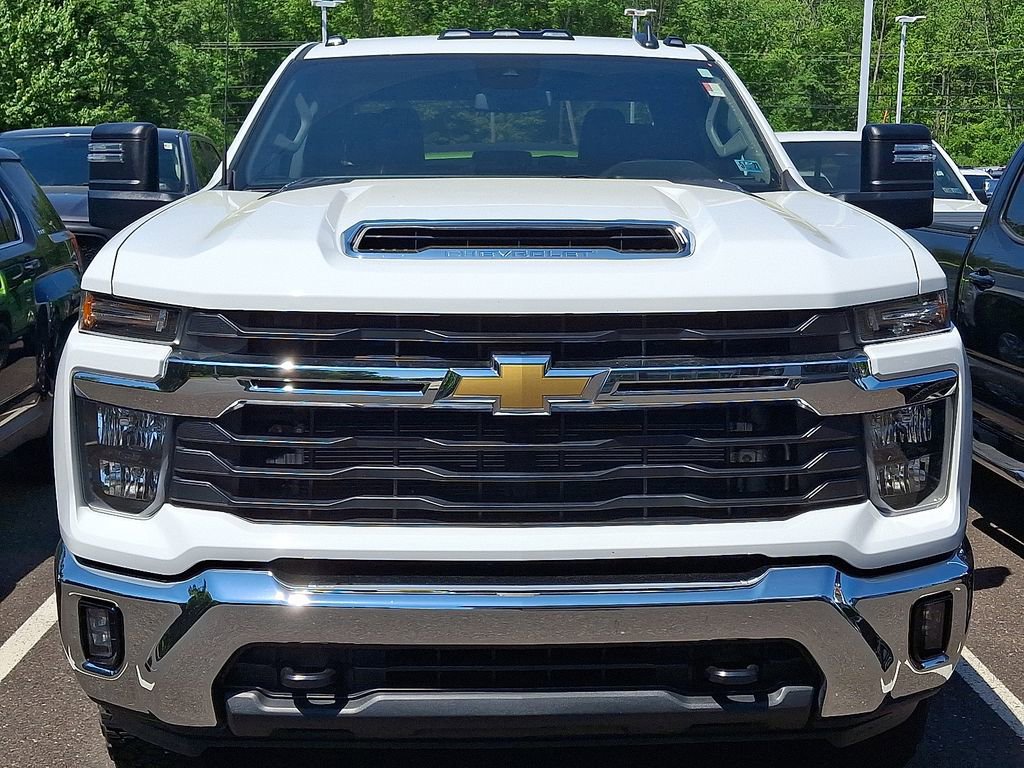 Used 2024 Chevrolet Silverado 3500 LT w/ Convenience Package AWD/4WD image 3